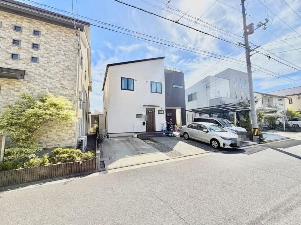 2017-Built 3LDK House for Sale in Hiroshima's Asaminami Ward - Thumbnail 2