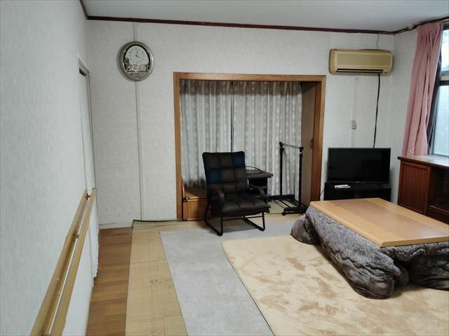 4DK House for Sale in Miyazaki City with Parking for Two Cars - Thumbnail 3
