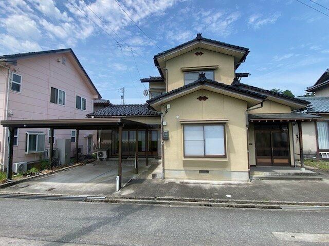 6DK House for Sale in Toyama City with Carport and Snowmelt System - Thumbnail 2