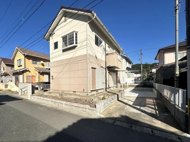4LDK House for Sale in Onga Town, Fukuoka with Garden and Parking - Image 7