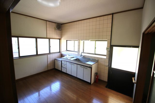 5DK Detached House for Sale in Iizuka, Fukuoka with 2 Free Parking Spaces - Thumbnail 4