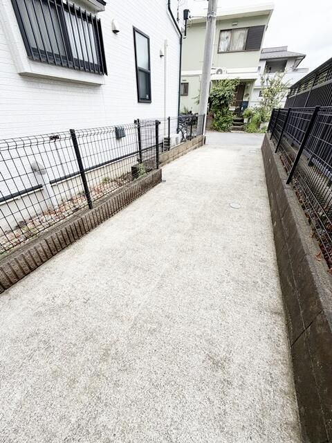 Shop/Office for Rent in Chigasaki, Kanagawa - 92.74m² - Thumbnail 2