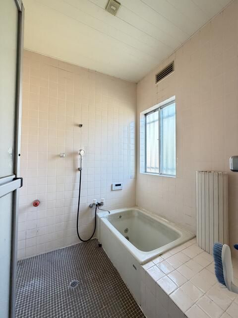 Detached House for Sale in Tsuru, Yamanashi - 3LDK, 206sqm Land - Thumbnail 4