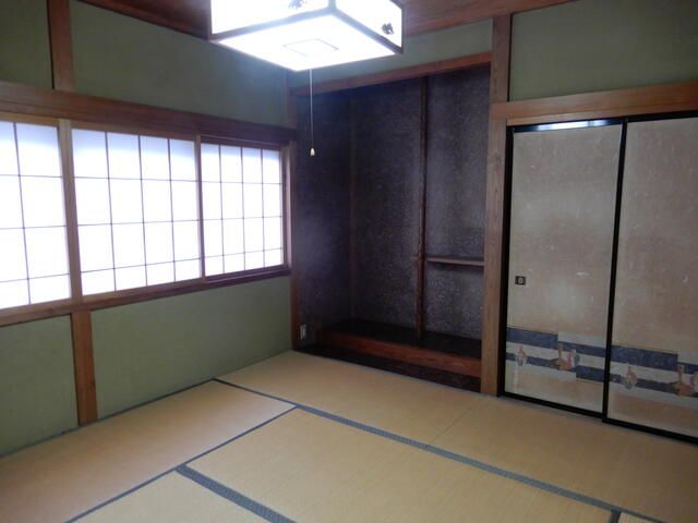 Spacious 8DK House for Sale in Noshiro, Akita with Large Garden - Thumbnail 4