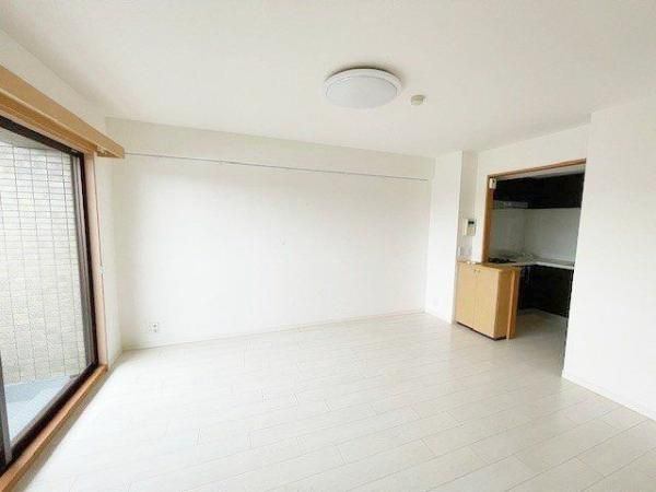 2LDK Apartment for Sale in Hamura, Tokyo - High Home Hamura - Thumbnail 3