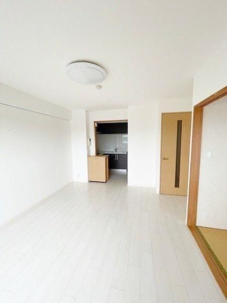 2LDK Apartment for Sale in Hamura, Tokyo - High Home Hamura - Thumbnail 2