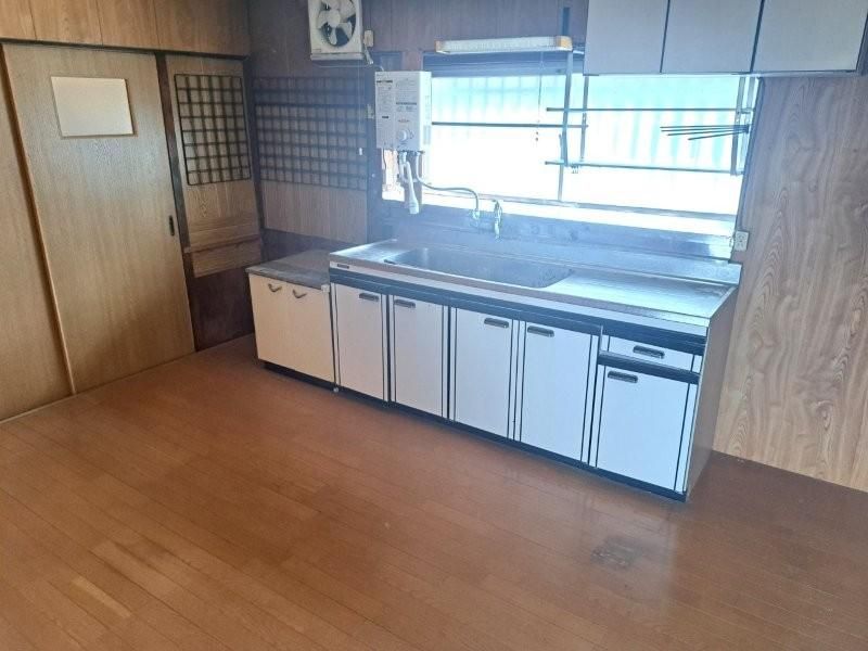 1929 8DK House on Corner Lot in Hikari, Yamaguchi - Thumbnail 4