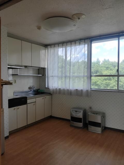 Chambord Karuizawa 1DK Resort Condo with Two-Sided Balcony - Thumbnail 4