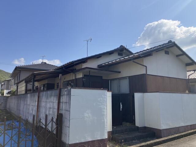 1975 3DK House for Sale in Quiet Takamatsu Neighborhood - Main Image