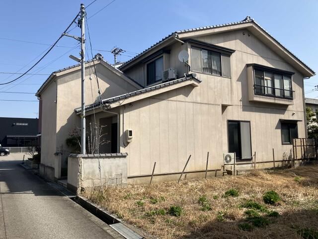 Dual-Building Family Home in Quiet Toyama City Neighborhood - Main Image