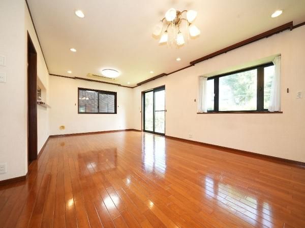 6LDK House for Sale in Inagi, Tokyo with 179.99㎡ Living Space - Thumbnail 2