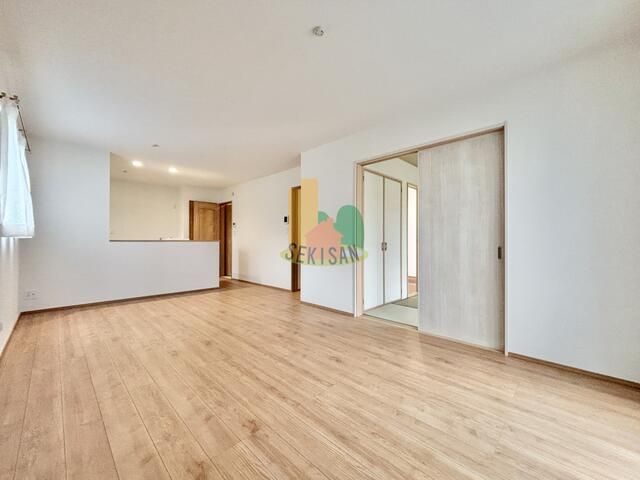 New 4LDK House in Miyazaki City with Parking for 3 Cars - Thumbnail 2