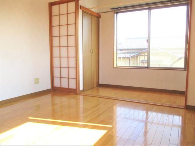 1K Apartment for Rent in Tamamura, Gunma - 22.27 sqm - Thumbnail 2