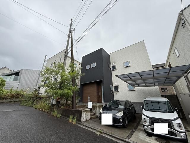 Modern 4LDK House in Quiet Matsuyama Neighborhood | 2016 Build - Thumbnail 2