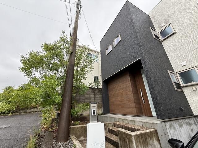 Modern 4LDK House in Quiet Matsuyama Neighborhood | 2016 Build - Main Image