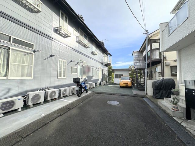 Parking Space for Rent in Koganei, Tokyo with Storage - Thumbnail 2
