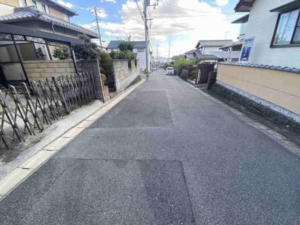 5LDK House for Sale in Yakushigaoka, Hiroshima - Thumbnail 2