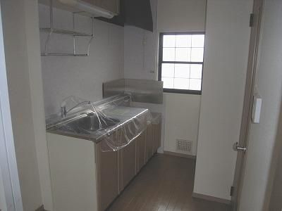 2K Apartment for Rent in Quiet Shirakawa Neighborhood - Thumbnail 4