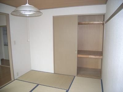 2K Apartment for Rent in Quiet Shirakawa Neighborhood - Thumbnail 3