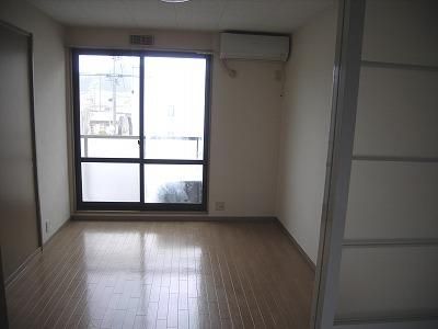 2K Apartment for Rent in Quiet Shirakawa Neighborhood - Thumbnail 2