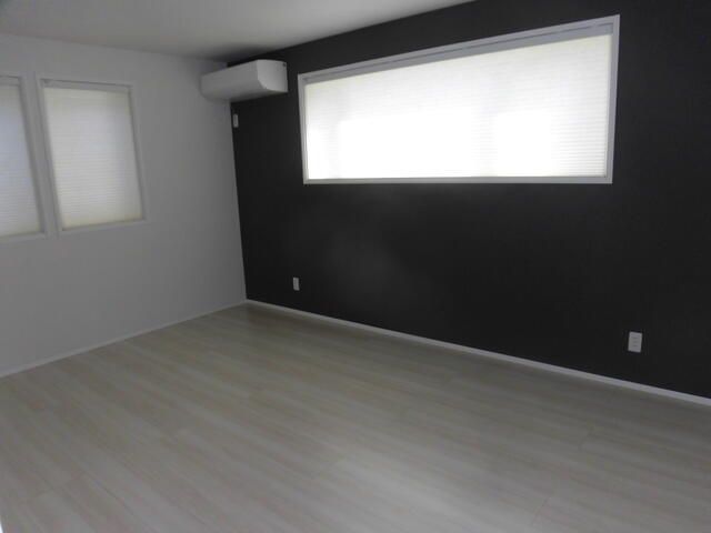 Modern 2LDK House in Aomori City with Parking for 3 Cars - Thumbnail 4