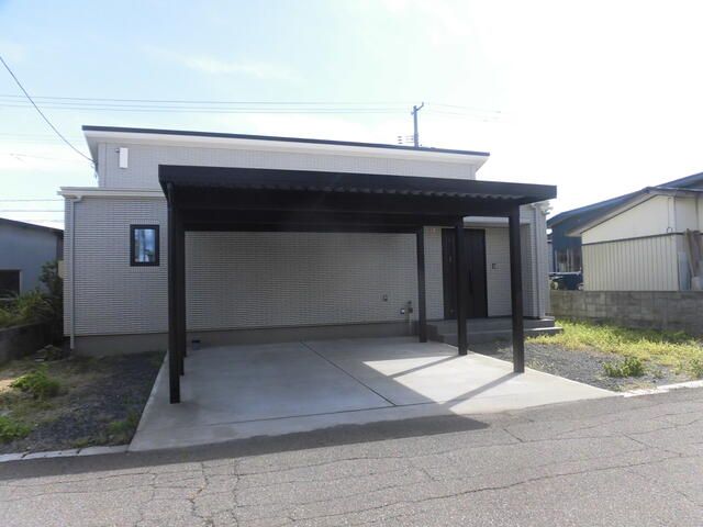 Modern 2LDK House in Aomori City with Parking for 3 Cars - Thumbnail 2