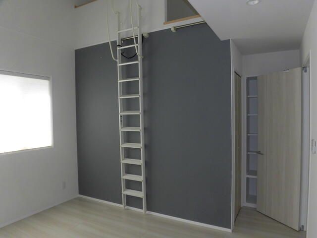 Modern 2LDK House in Aomori City with Parking for 3 Cars - Thumbnail 3