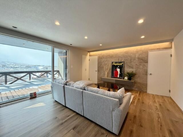 New Build House in Otaru with Ocean View & Solar Panels - Thumbnail 4