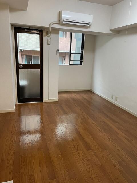 Used Condominium for Sale in Chuo-ku, Tokyo - 20.12 sqm - Thumbnail 3