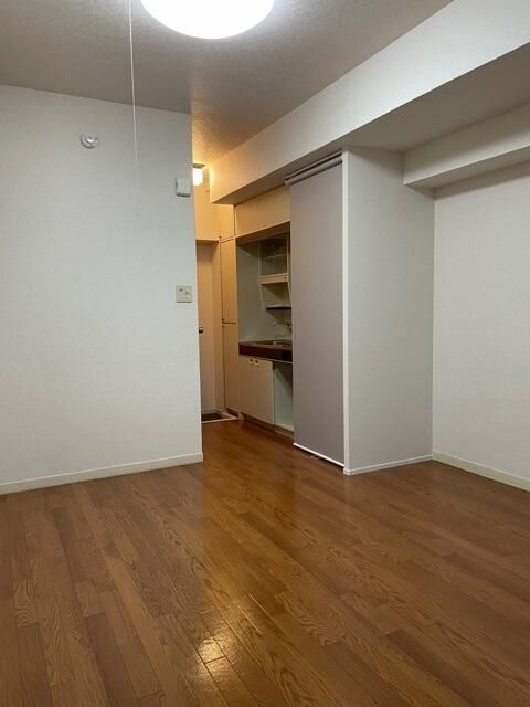 Used Condominium for Sale in Chuo-ku, Tokyo - 20.12 sqm - Thumbnail 4