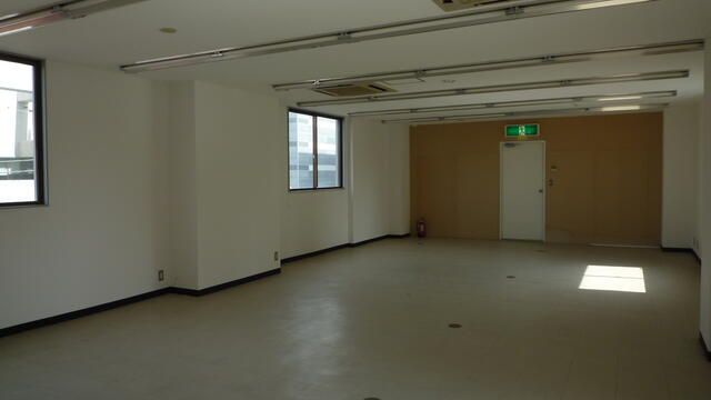 Commercial Office for Rent in Hiratsuka, Kanagawa - 72 sqm - Thumbnail 2