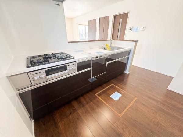 New 4LDK House for Sale in Oita City, Oita Prefecture - Thumbnail 2