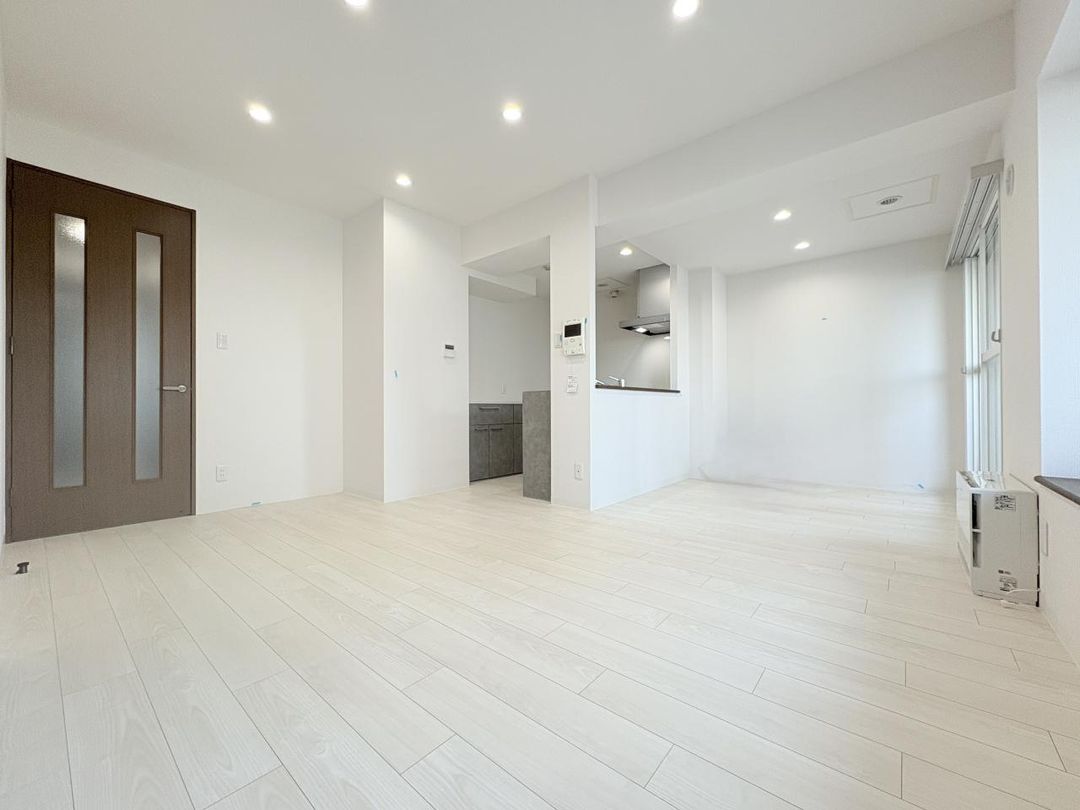Renovated 3LDK Corner Apartment with Views in Sapporo - Thumbnail 4