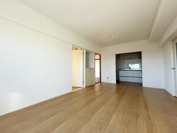 3LDK Condo with Roof Balcony near Kobuchi Station, Hamura - Thumbnail 3