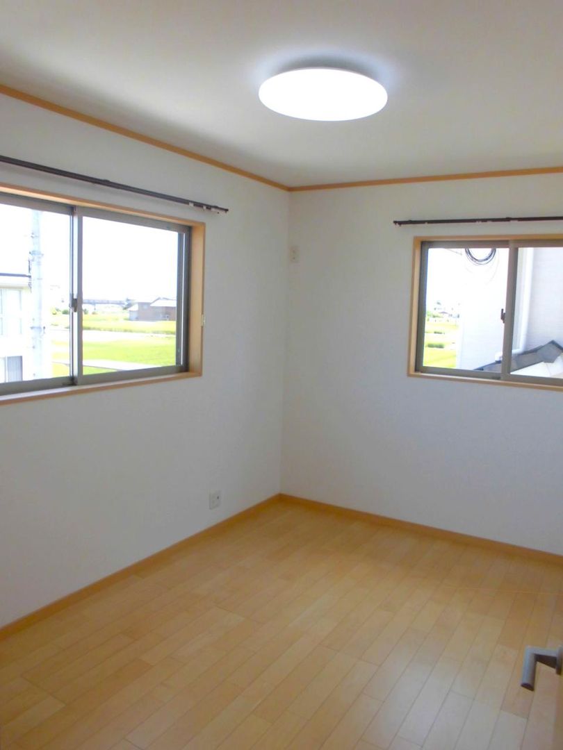 5LDK Family House with Solar Power in Takamatsu, Kagawa - Thumbnail 3