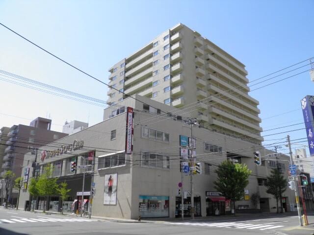 1LDK Apartment for Sale in Central Sapporo, Hokkaido - Image 1