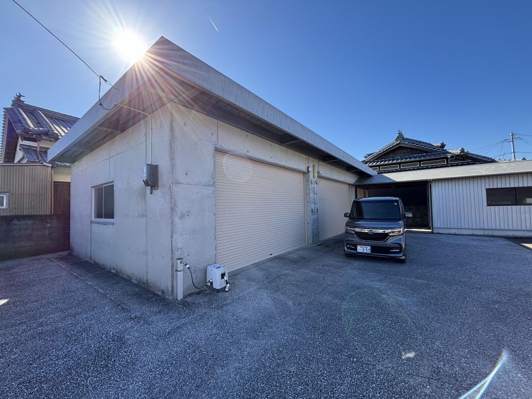 6SLDK House with 2 Buildings on 1007 sqm Land in Konan, Kochi - Image 1