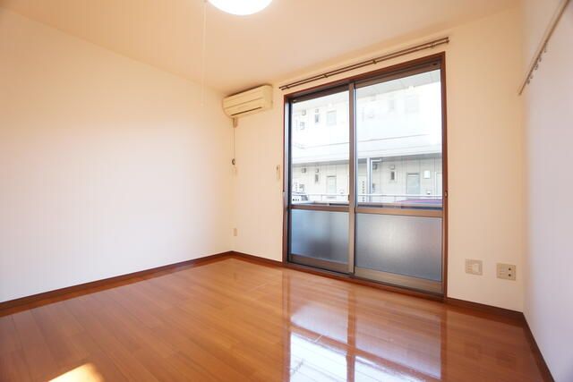 1K Apartment for Rent in Isesaki, Gunma - 24.50 sqm - Thumbnail 3