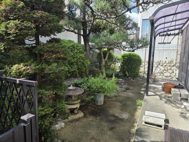 6SLDK House for Sale in Ikeda, Osaka with Large Garden - Thumbnail 3