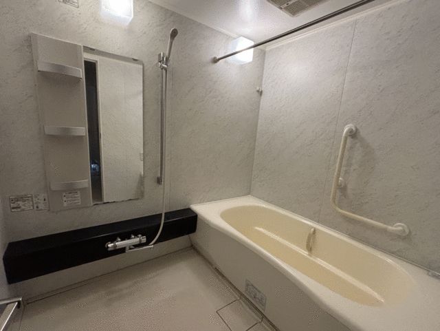 Spacious 4LDK Apartment for Sale near Kitayama Station, Yokohama - Thumbnail 3