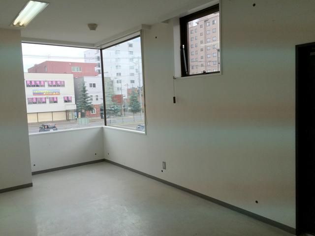 Spacia Asahikawa Ichijo-dori Commercial Space for Rent - Image 1