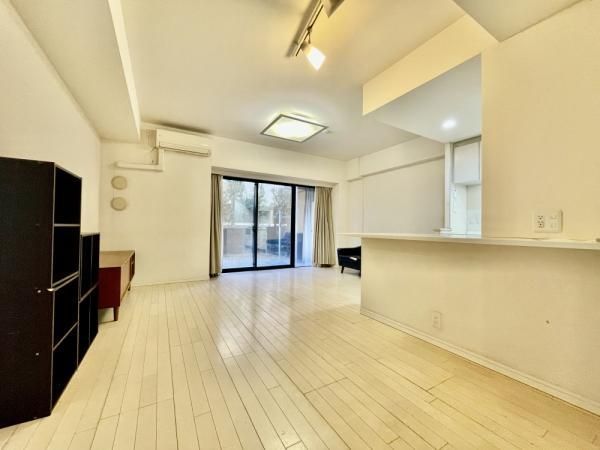 2SLDK Apartment for Sale in Kunitachi, Tokyo | 70.64 sqm - Thumbnail 4