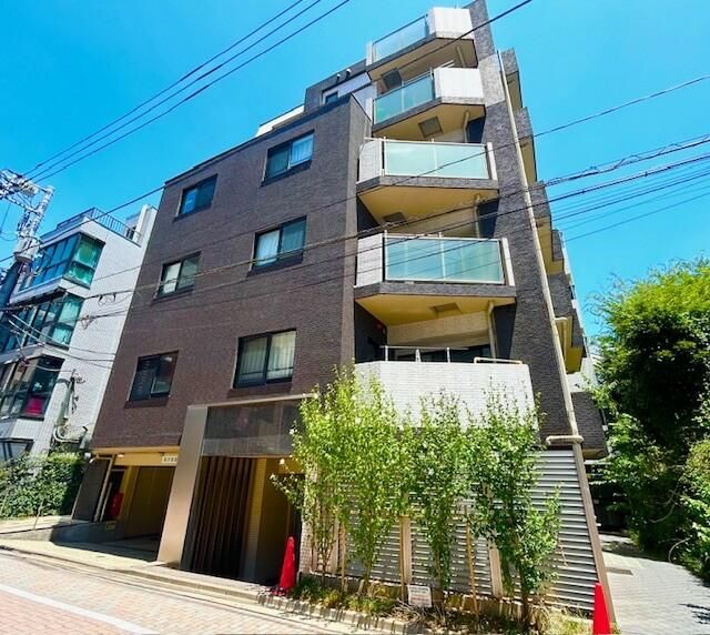 Sun Arena Hiroo 1LDK Apartment with Terrace in Shibuya - Image 1