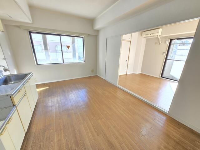 1DK Apartment for Rent in Naka-ku, Yokohama - 35.37 sqm - Thumbnail 2