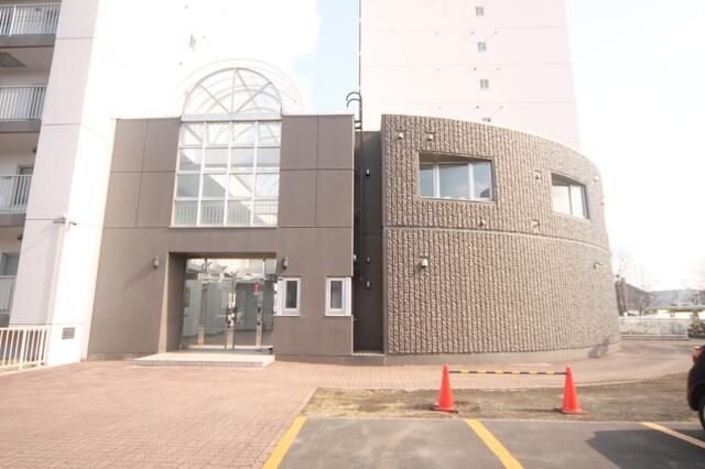 3LDK Apartment for Sale in Teine-ku, Sapporo, Hokkaido - Thumbnail 2