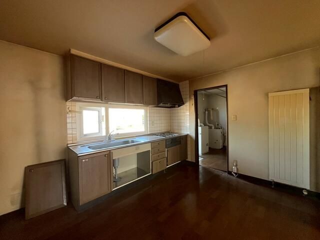 6LDK House for Sale in Quiet Ishikari, Hokkaido with 3 Parking Spaces - Thumbnail 3