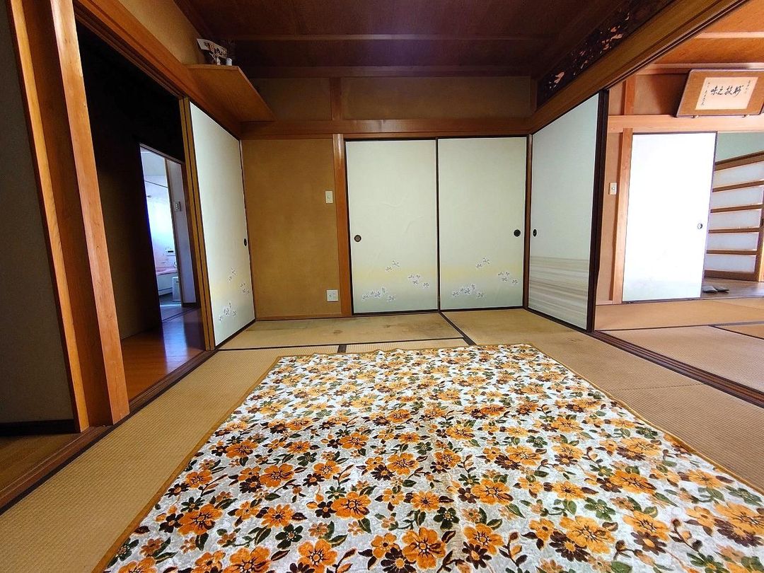 6DK House in Asakuchi City with 194.29㎡ Living Space - Thumbnail 2