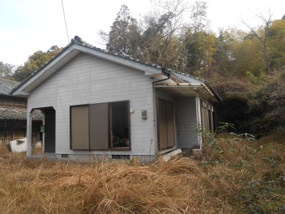 Countryside House with Land and Cowshed in Miyazaki - Thumbnail 2