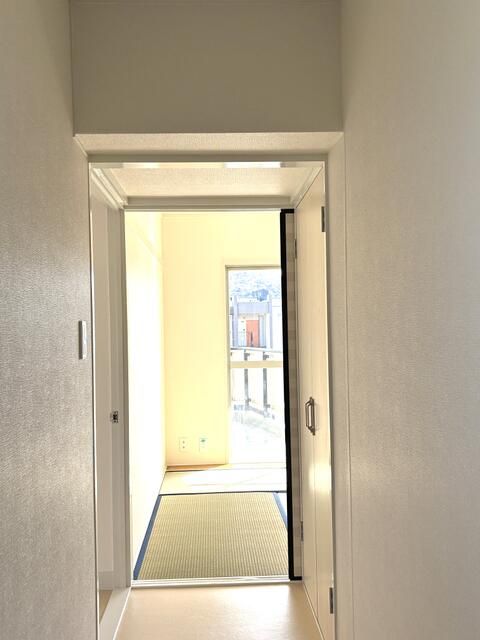 2LDK Apartment for Sale in Hiratsuka, Kanagawa - Takamura Danchi - Thumbnail 4