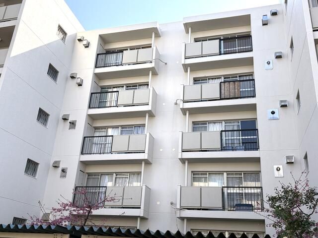 2LDK Apartment for Sale in Hiratsuka, Kanagawa - Takamura Danchi - Thumbnail 3